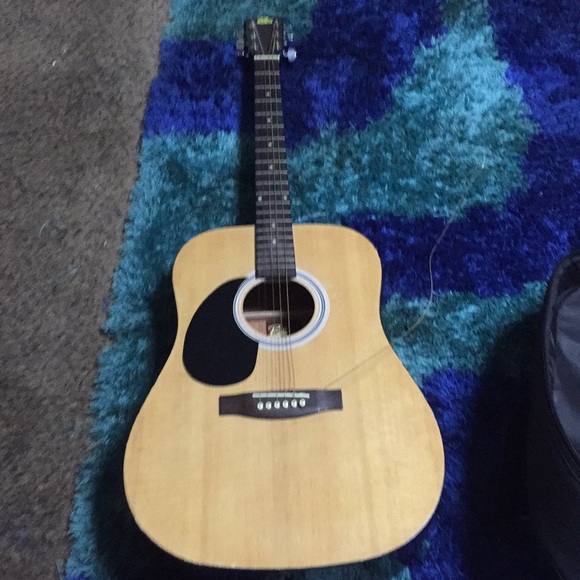 Rogue Guitar - Picture 2 of 5